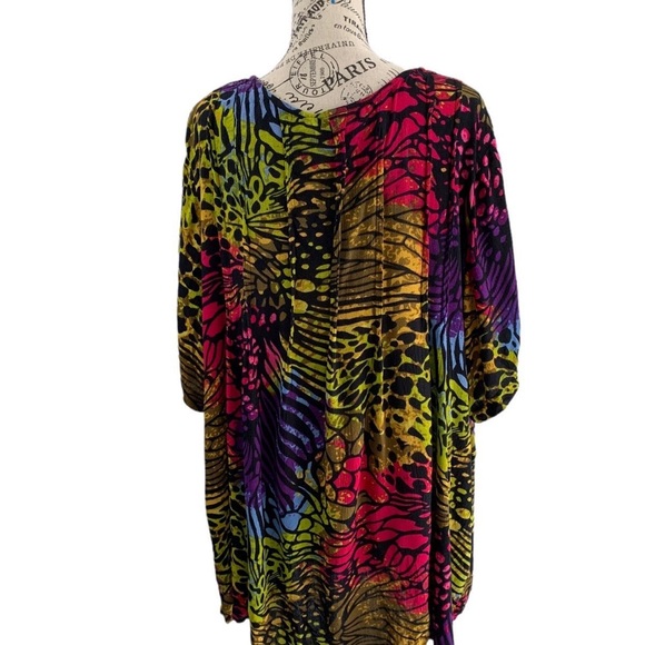 Roamans 26X green and pink animal print blouse - Picture 3 of 5